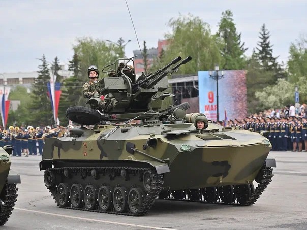 Торжественное построение войск.