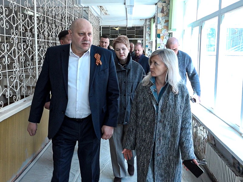 Сергей Шелест побывал в школе № 101, где начался капитальный ремонт.