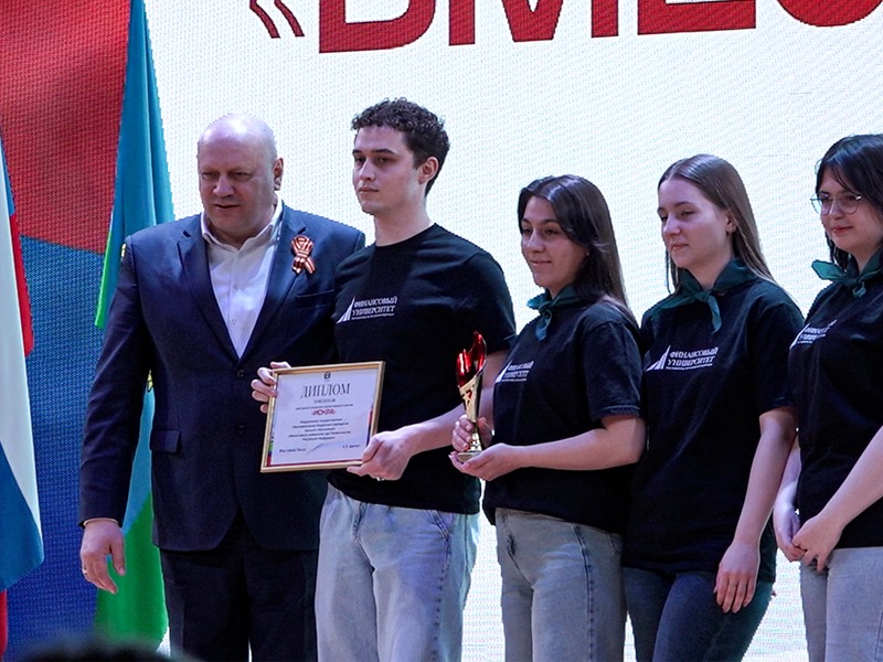 Сергей Шелест приветствовал участников городского патриотического форума «Искра».