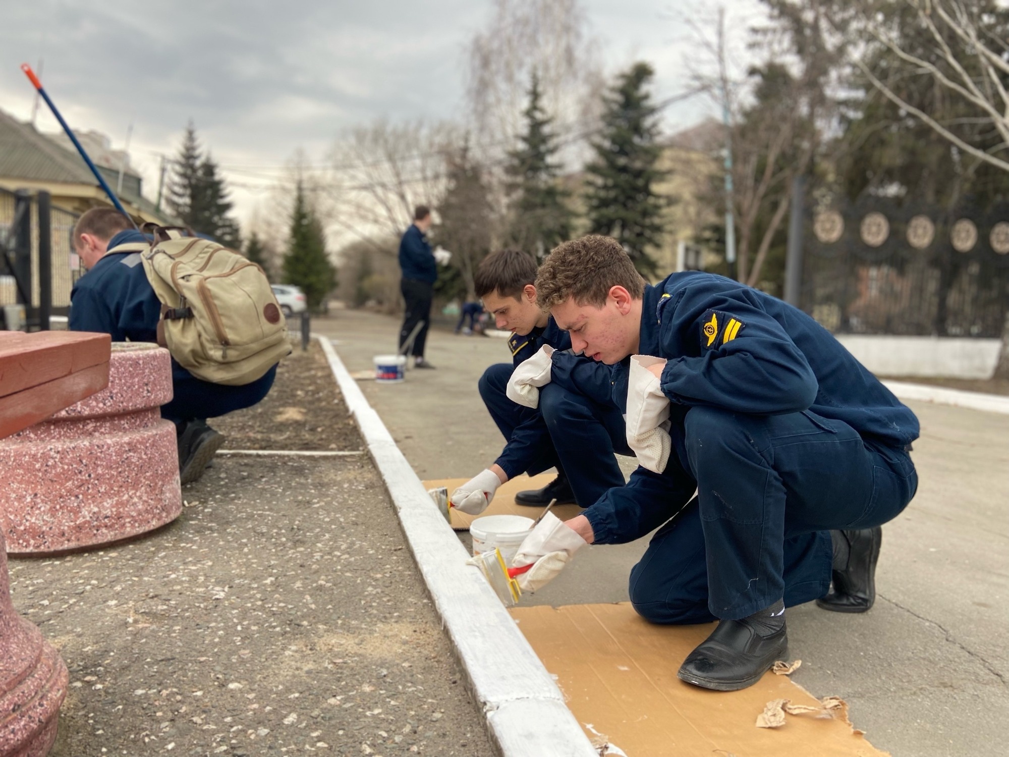 Студенческая молодежь Кировского округа присоединилась к месячнику чистоты.