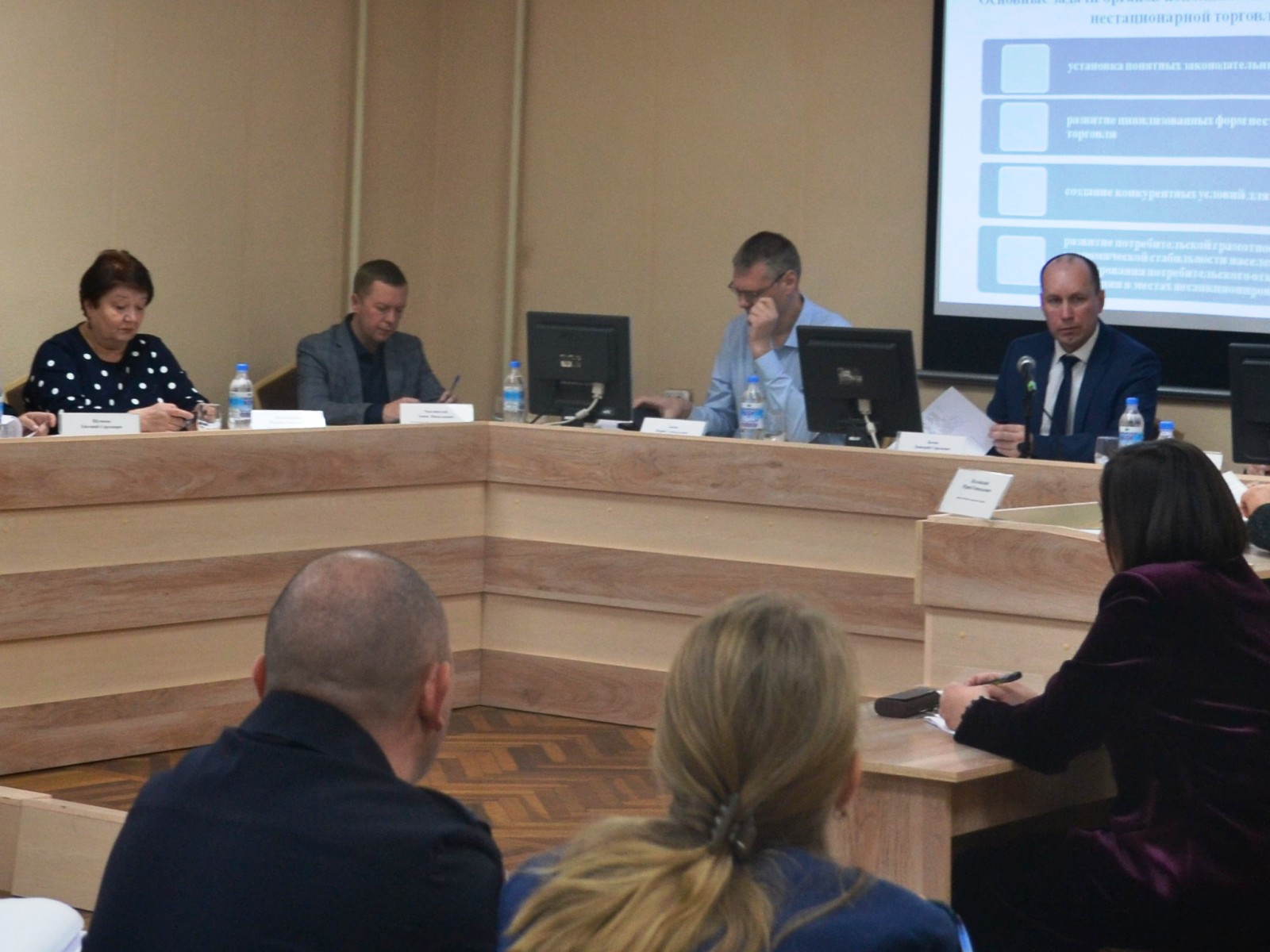 В Октябрьском округе готовятся к празднованию Дня Победы.