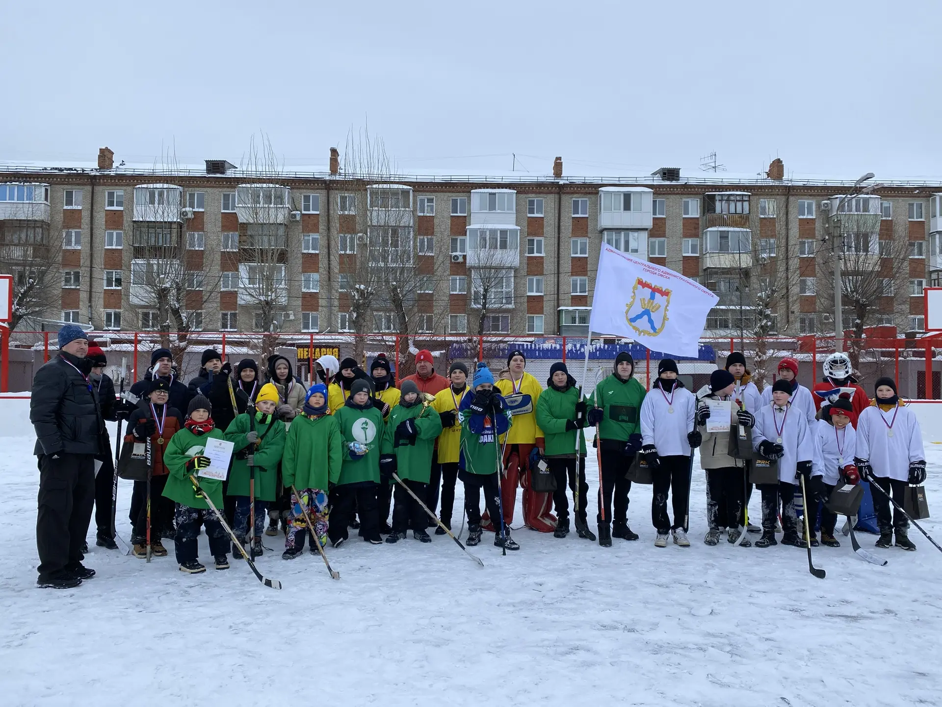 В Центральном округе прошел турнир по хоккею с мячом «Кубок мужества».