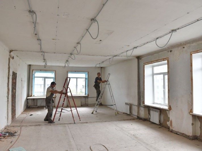 Сергей Шелест рассказал о предстоящем летнем ремонте городских школ.