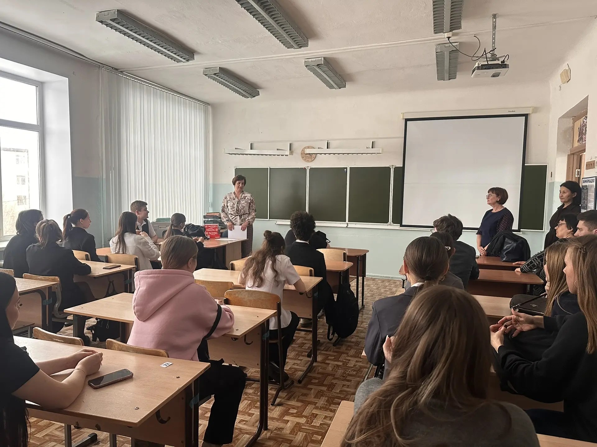 Школьники Советского округа проверили свои знания в сфере защиты прав потребителей.