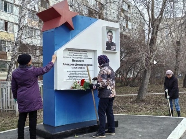 На Левобережье готовят мемориальные объекты к празднику.