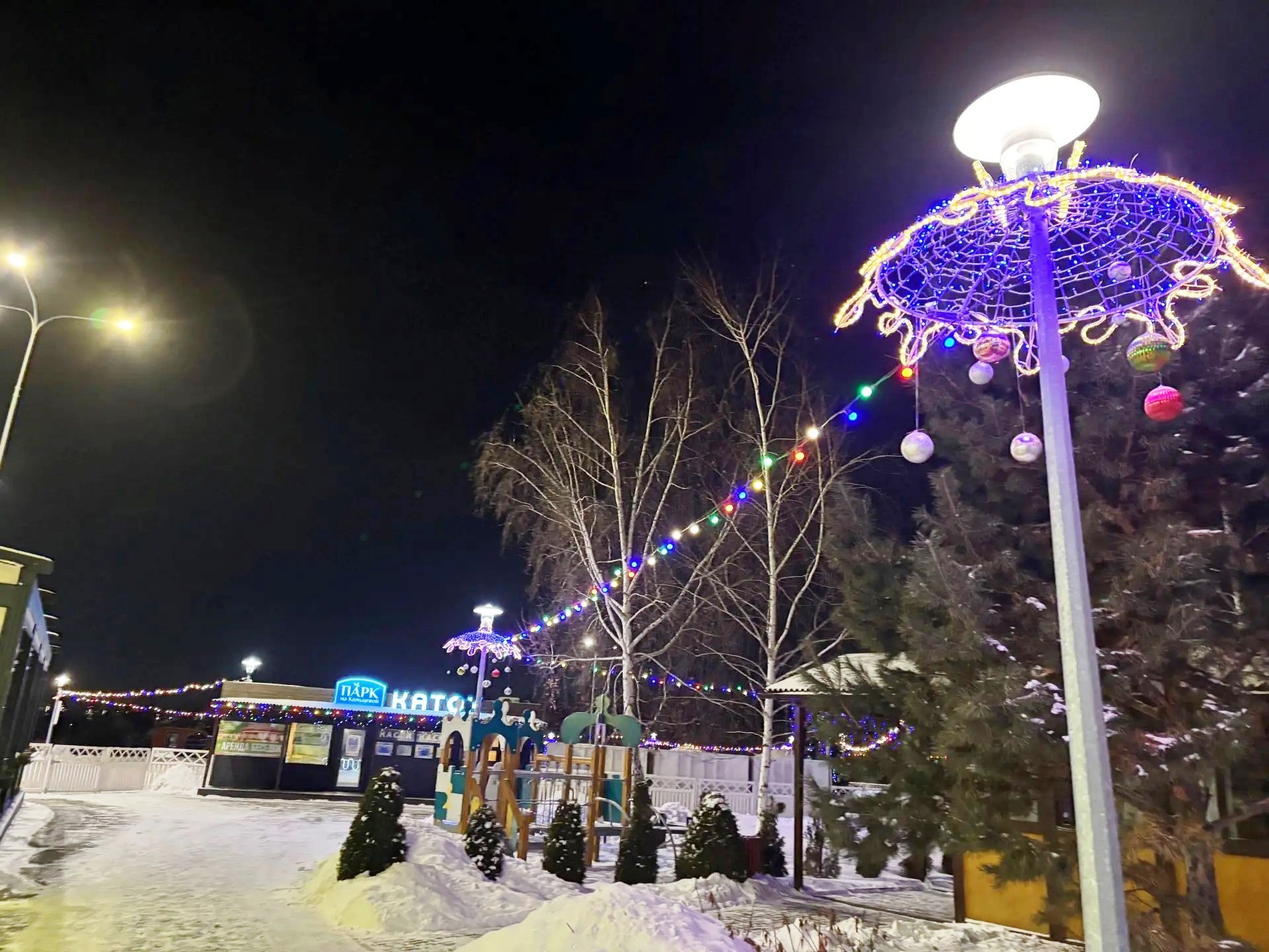 В Советском округе подвели итоги первого этапа конкурса на лучшее новогоднее оформление организаций.