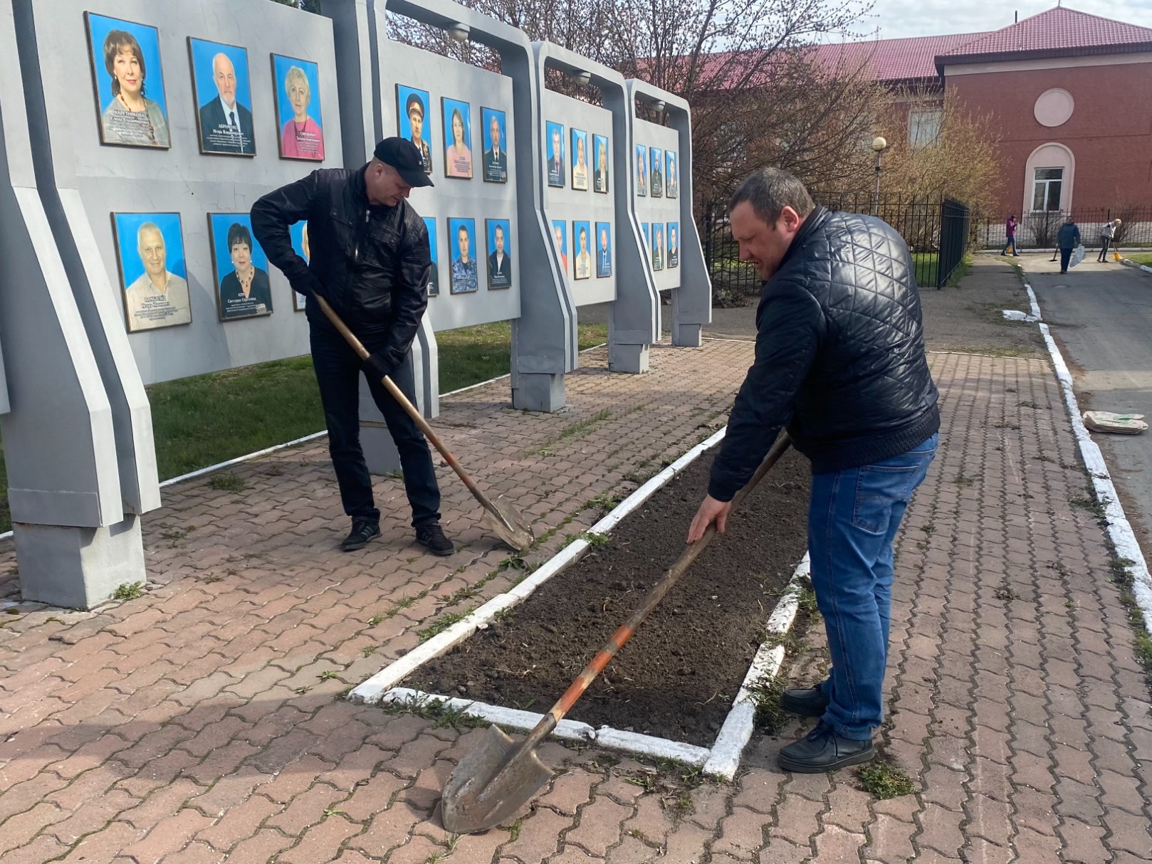 В Октябрьском округе в среднике приняли участие более тысячи человек.