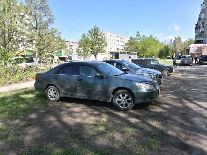 Мэр Сергей Шелест рассказал о старте рейдов по выявлению нарушителей, которые паркуют свои автомобили на газонах.