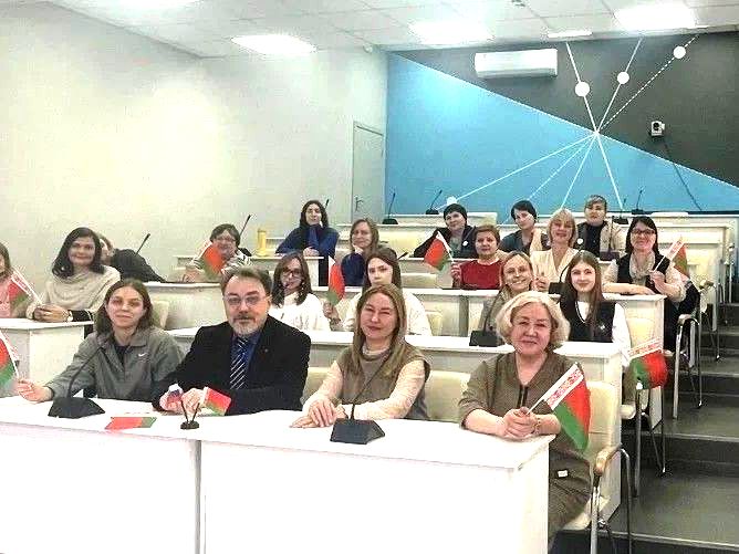 Омские педагоги приняли участие в телемосте с Минском.