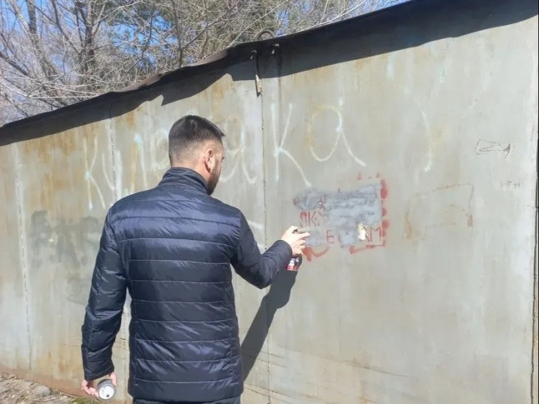 Рейд по устранению рекламы запрещенных веществ прошел на территории Центрального округа.