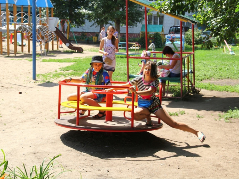 На Левобережье установят спортивную площадку на средства регионального гранта.