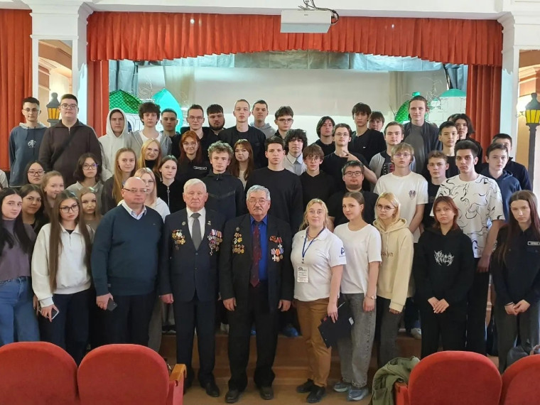 В Ленинском округе проходят уроки мужества.